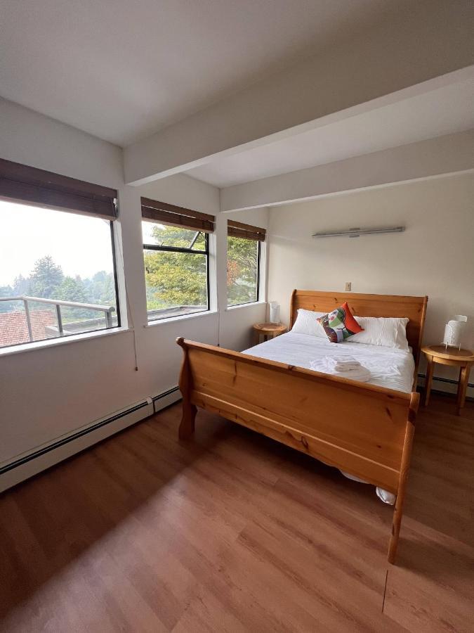 Seymour Private Bedroom, Ensuite Bathroom With Shared Pool, Hot Tub With Views North Vancouver Bagian luar foto