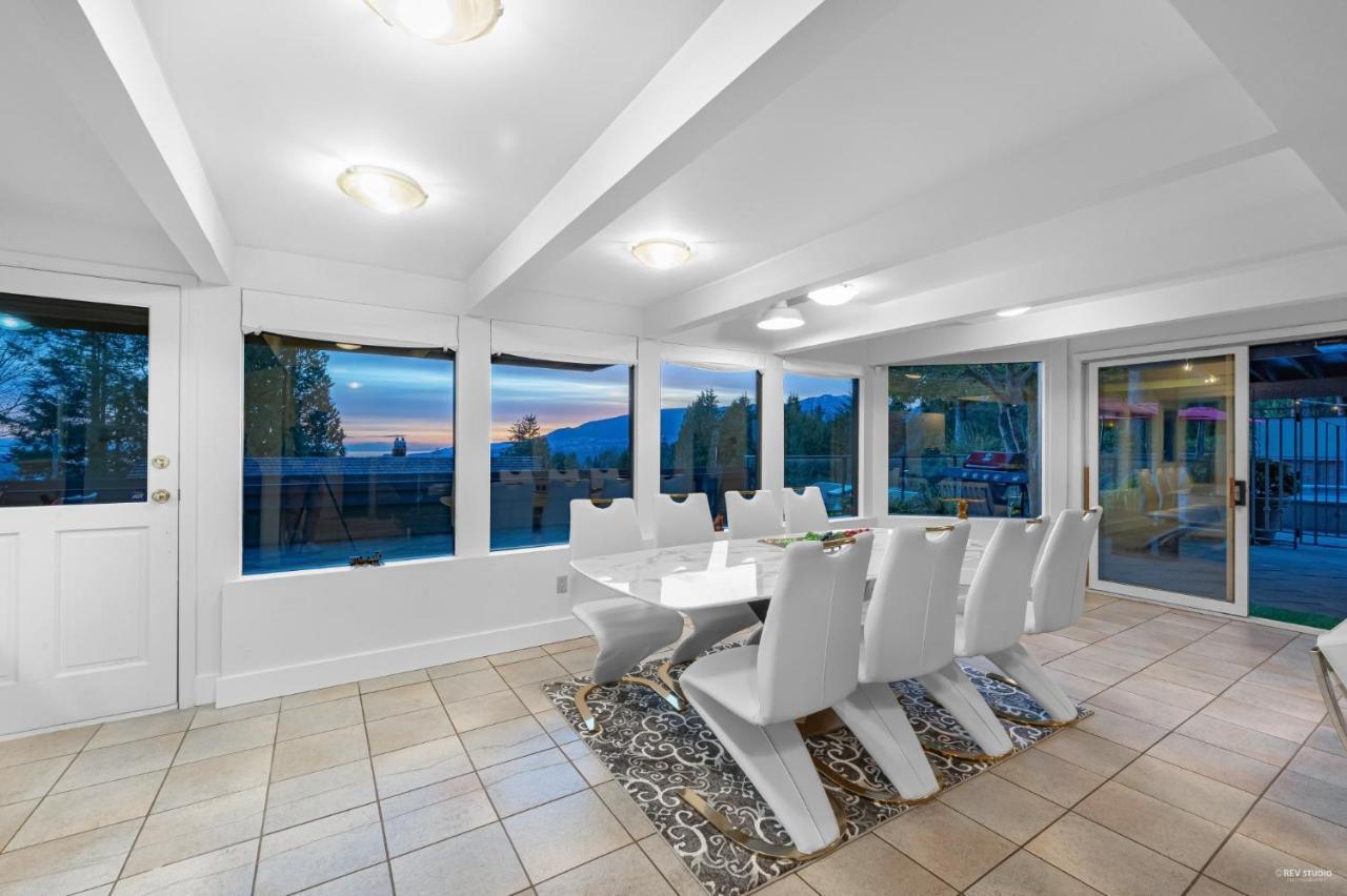 Seymour Private Bedroom, Ensuite Bathroom With Shared Pool, Hot Tub With Views North Vancouver Bagian luar foto