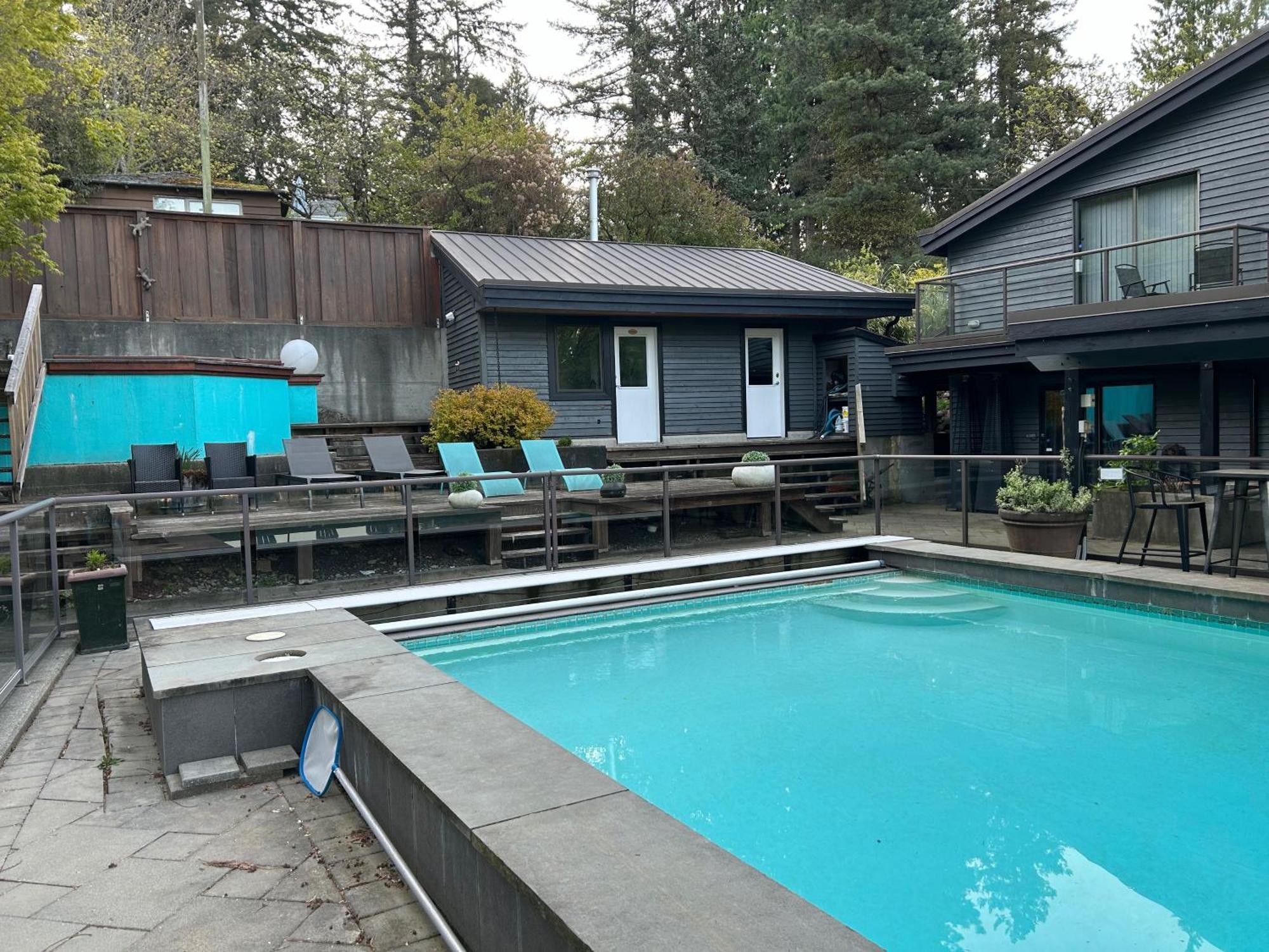 Seymour Private Bedroom, Ensuite Bathroom With Shared Pool, Hot Tub With Views North Vancouver Bagian luar foto