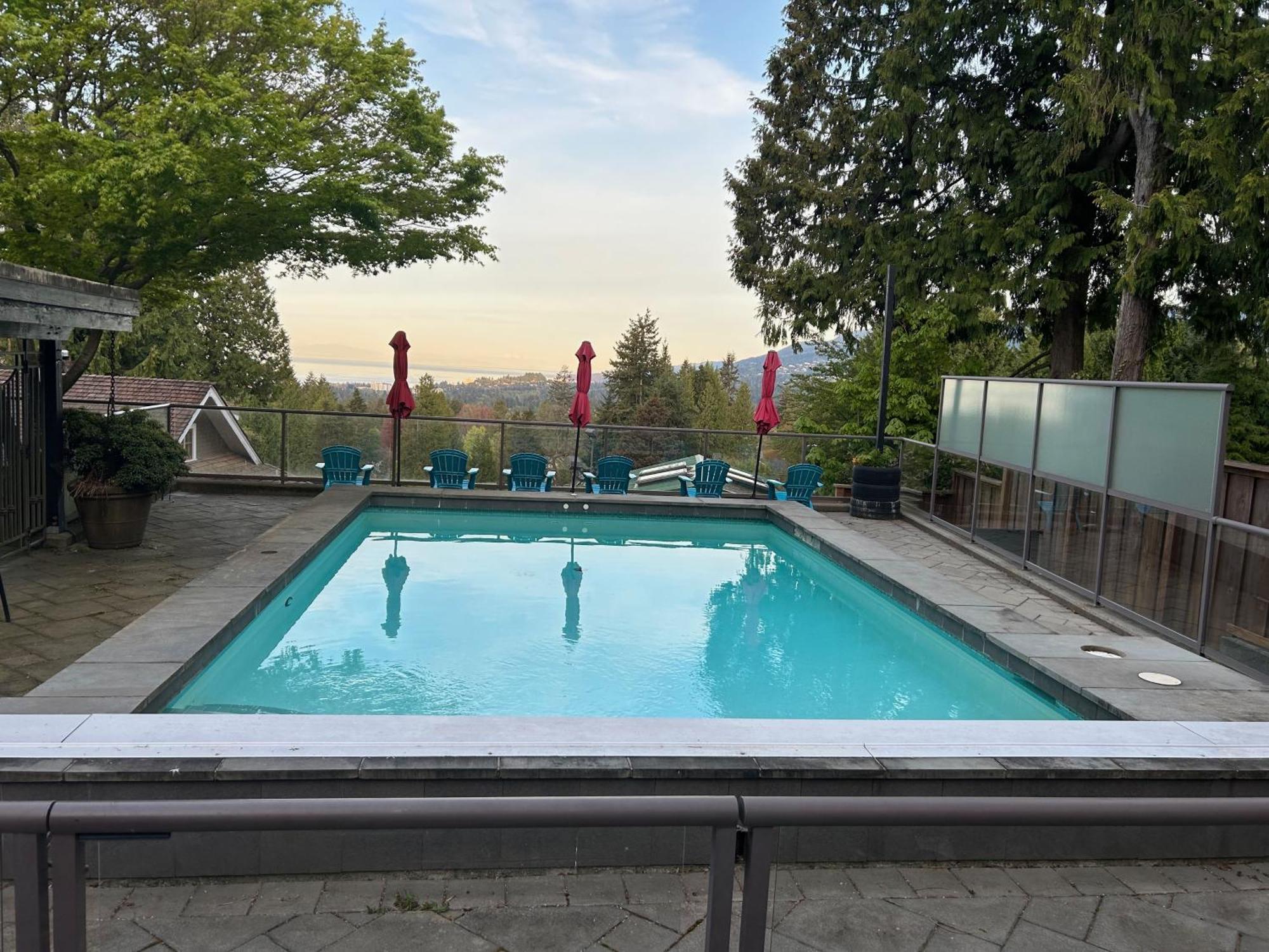 Seymour Private Bedroom, Ensuite Bathroom With Shared Pool, Hot Tub With Views North Vancouver Bagian luar foto