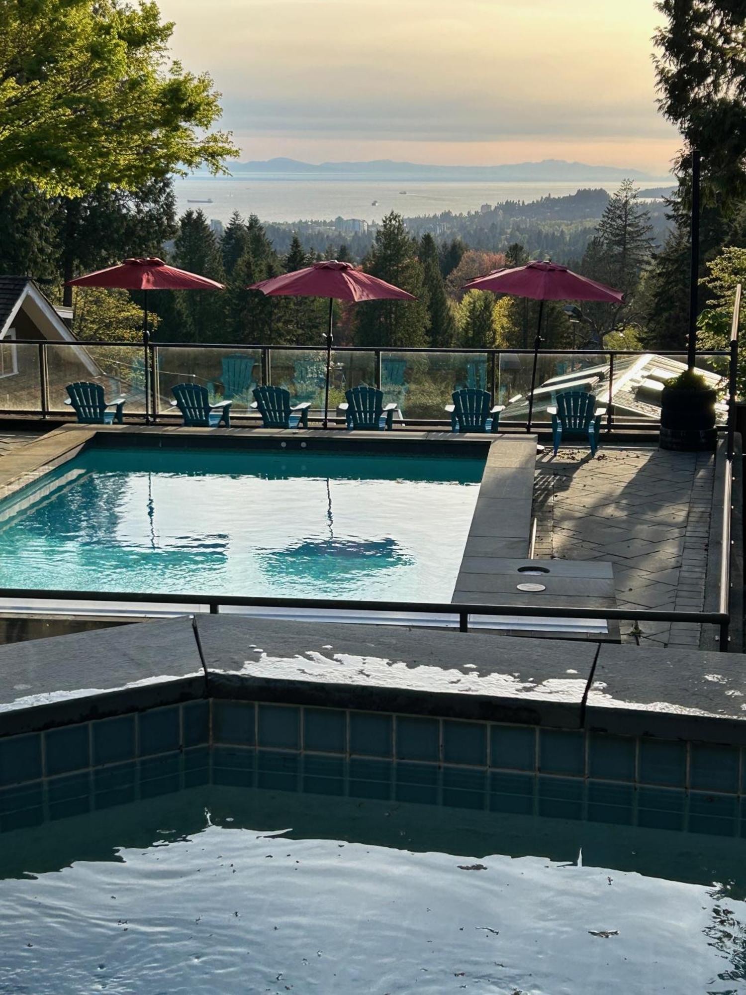 Seymour Private Bedroom, Ensuite Bathroom With Shared Pool, Hot Tub With Views North Vancouver Bagian luar foto