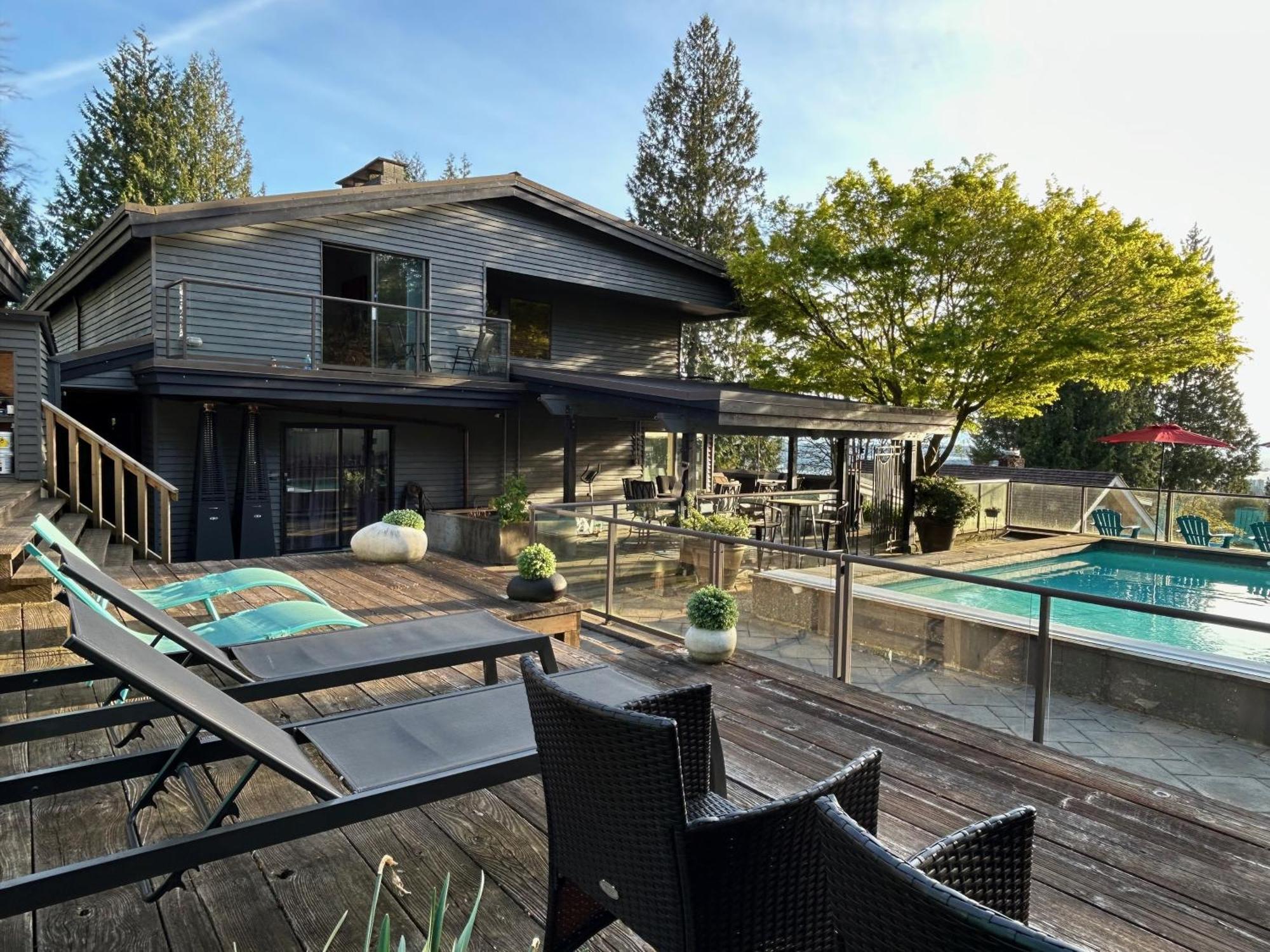 Seymour Private Bedroom, Ensuite Bathroom With Shared Pool, Hot Tub With Views North Vancouver Bagian luar foto