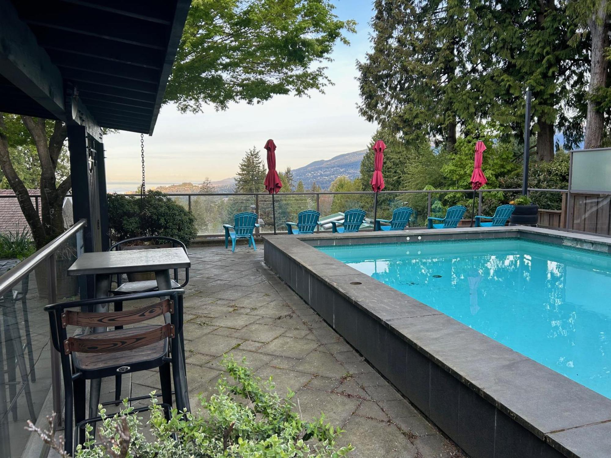 Seymour Private Bedroom, Ensuite Bathroom With Shared Pool, Hot Tub With Views North Vancouver Bagian luar foto