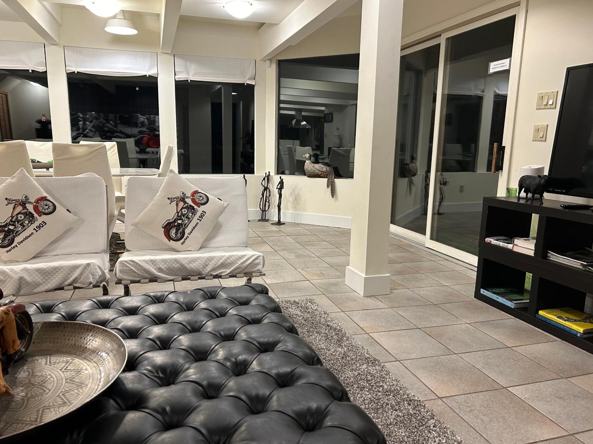 Seymour Private Bedroom, Ensuite Bathroom With Shared Pool, Hot Tub With Views North Vancouver Bagian luar foto