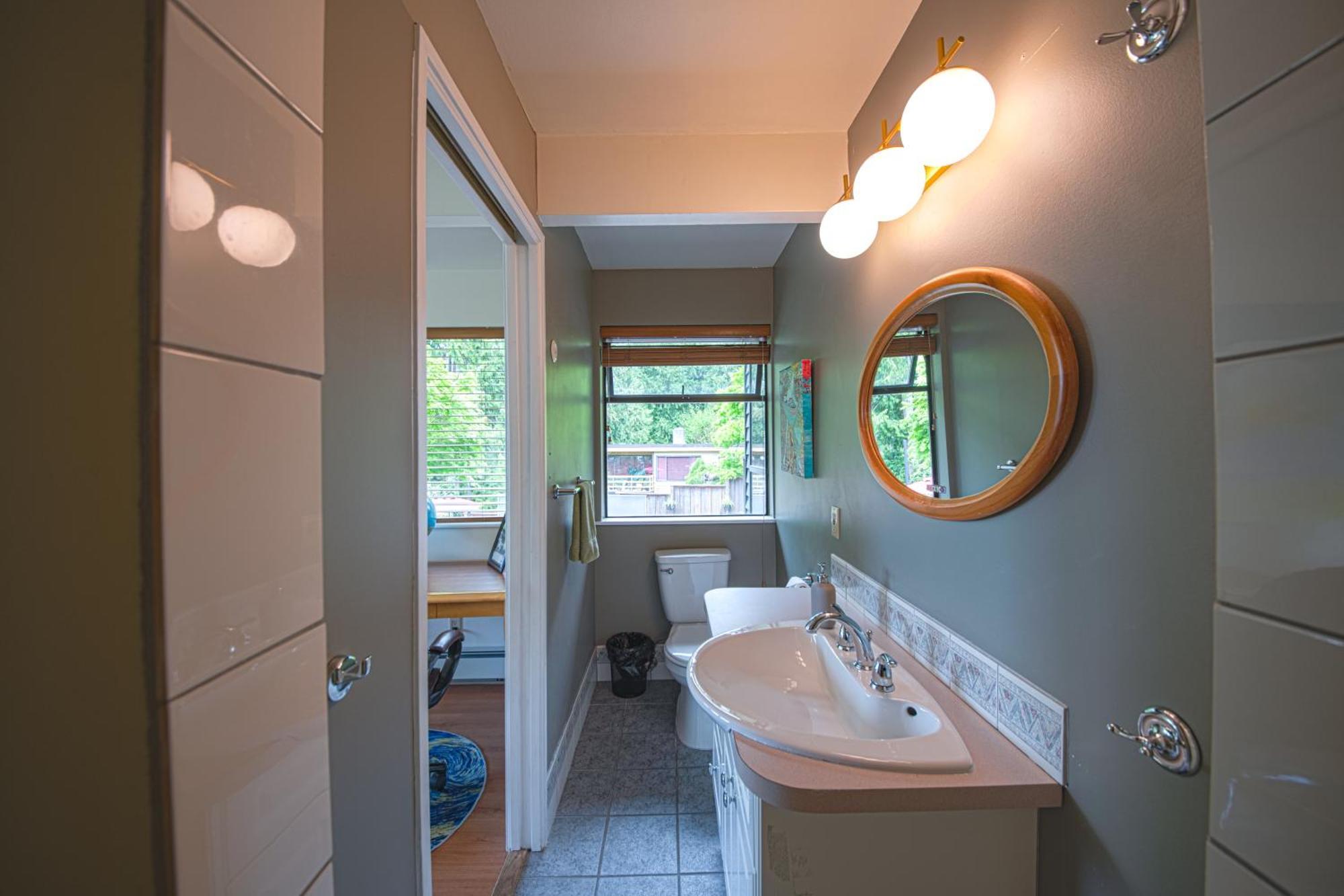 Seymour Private Bedroom, Ensuite Bathroom With Shared Pool, Hot Tub With Views North Vancouver Bagian luar foto