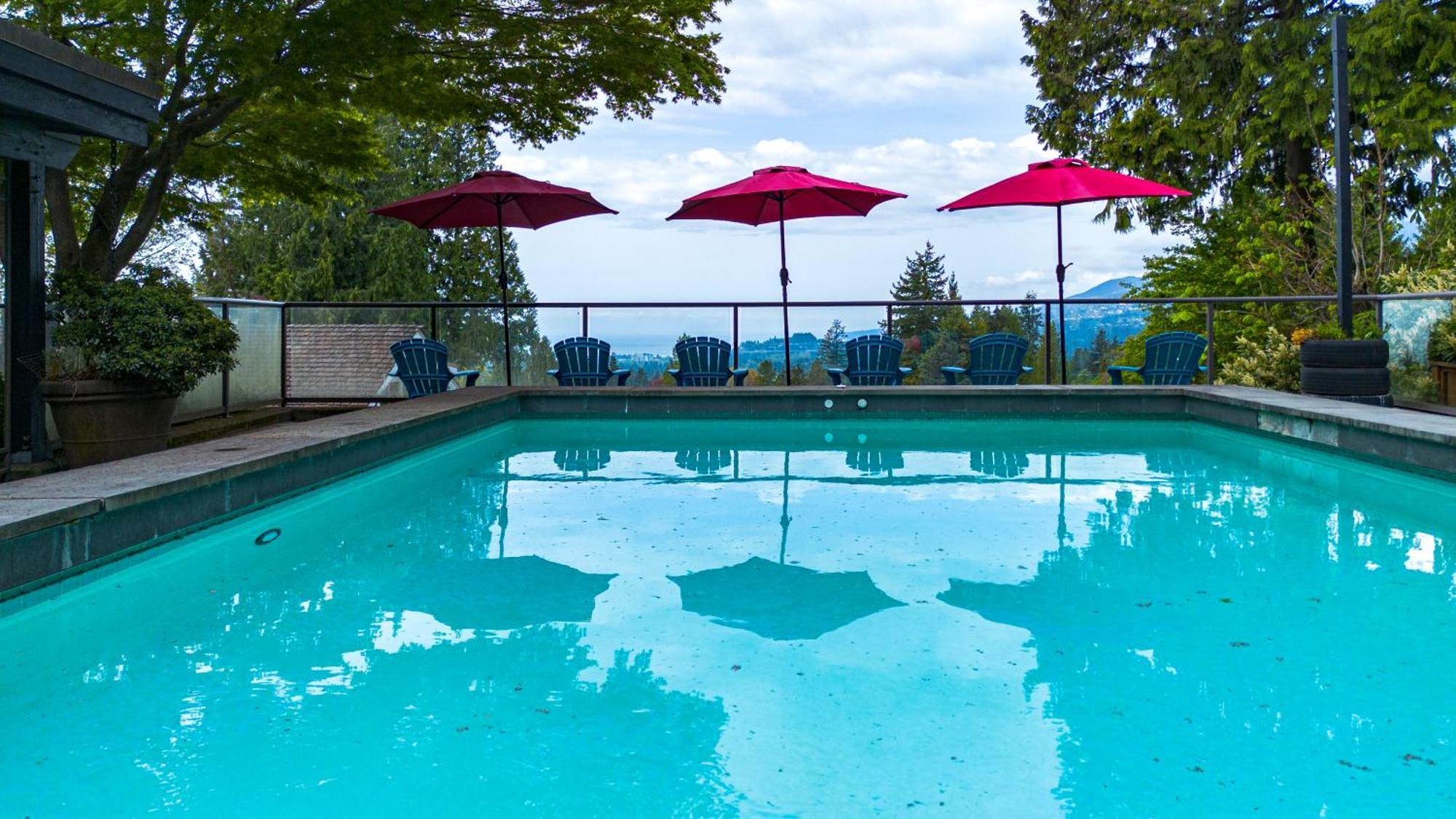 Seymour Private Bedroom, Ensuite Bathroom With Shared Pool, Hot Tub With Views North Vancouver Bagian luar foto