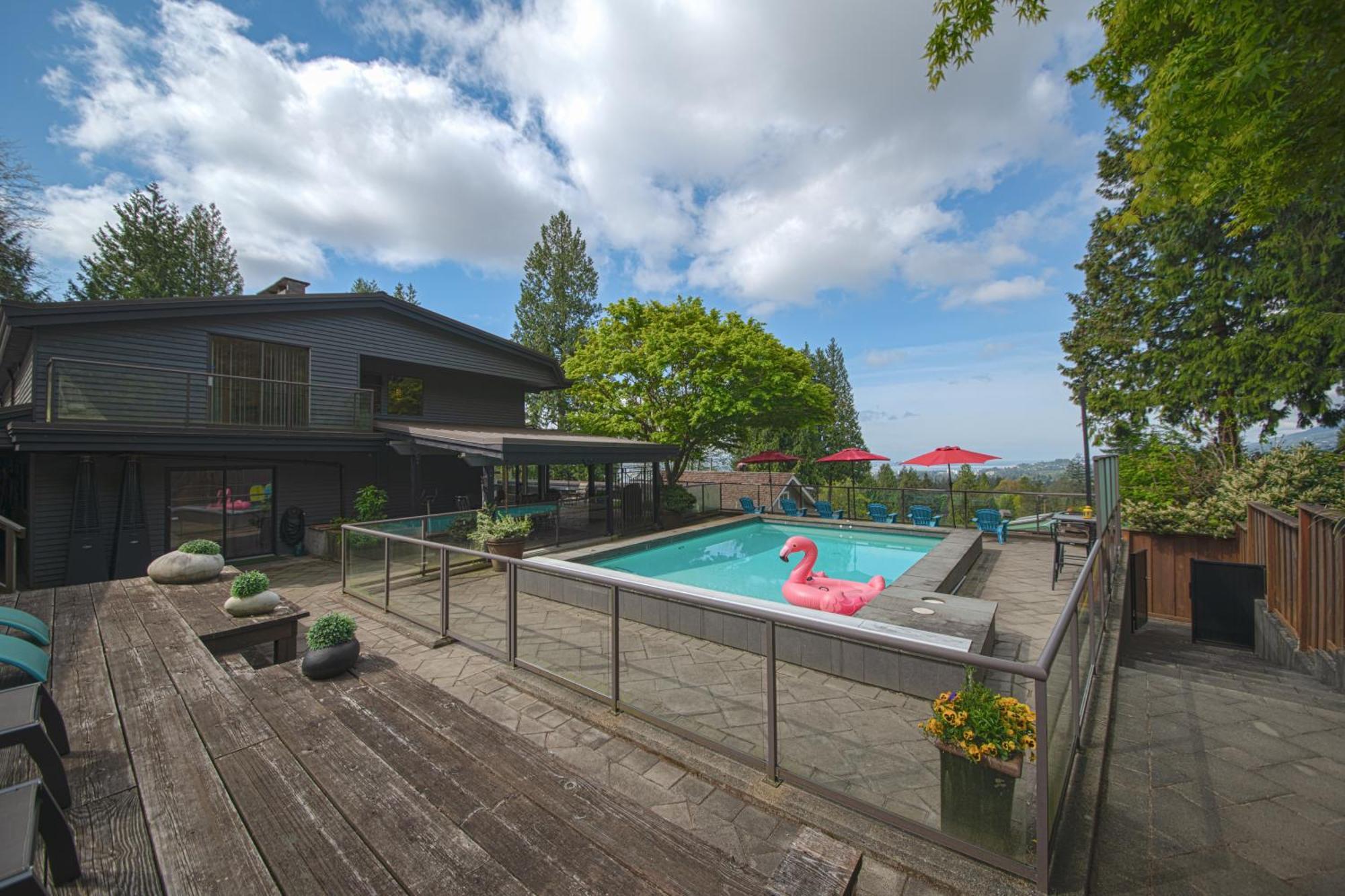 Seymour Private Bedroom, Ensuite Bathroom With Shared Pool, Hot Tub With Views North Vancouver Bagian luar foto